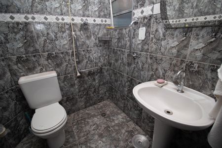 Casa à venda com 180m², 2 quartos e 2 vagasBanheiro Social