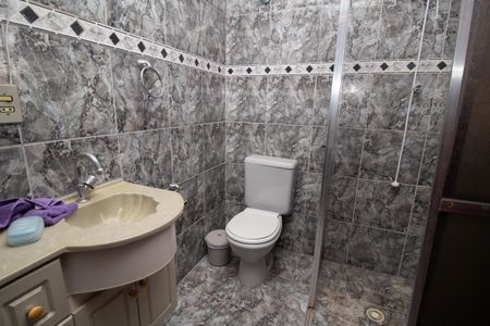 Casa à venda com 180m², 2 quartos e 2 vagasBanheiro da Suíte 1