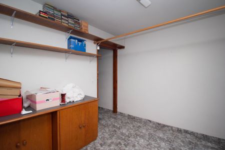 Casa à venda com 180m², 2 quartos e 2 vagasEscritório