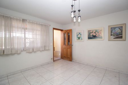 Casa à venda com 180m², 2 quartos e 2 vagasSala