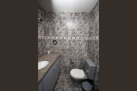 Casa à venda com 180m², 2 quartos e 2 vagasBanheiro da Suíte 2