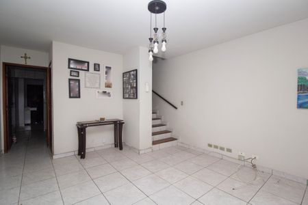 Casa à venda com 180m², 2 quartos e 2 vagasSala