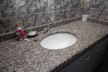 Casa à venda com 180m², 2 quartos e 2 vagasBanheiro da Suíte 2