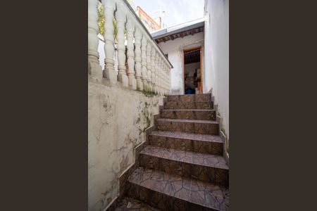 Casa à venda com 180m², 2 quartos e 2 vagasEscada