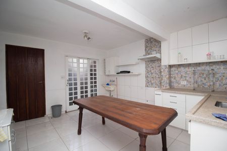 Casa à venda com 180m², 2 quartos e 2 vagasCozinha