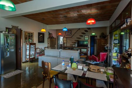 Casa de condomínio à venda com 420m², 6 quartos e 4 vagasSala