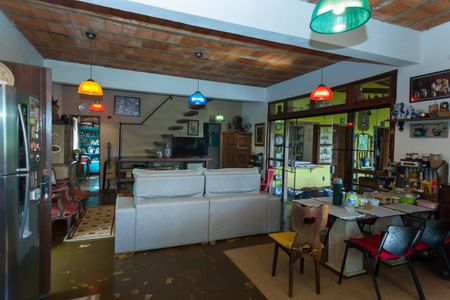 Casa de condomínio à venda com 420m², 6 quartos e 4 vagasSala