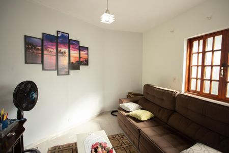 Casa à venda com 200m², 3 quartos e 2 vagas Casa à venda com 200m², 3 quartos e 2 vagasSala de TV