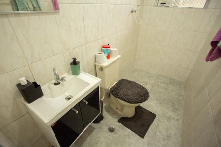 Casa à venda com 200m², 3 quartos e 2 vagas Casa à venda com 200m², 3 quartos e 2 vagasBanheiro 2