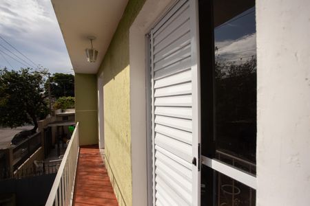 Casa à venda com 200m², 3 quartos e 2 vagas Casa à venda com 200m², 3 quartos e 2 vagasVaranda