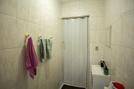 Casa à venda com 200m², 3 quartos e 2 vagas Casa à venda com 200m², 3 quartos e 2 vagasBanheiro 2