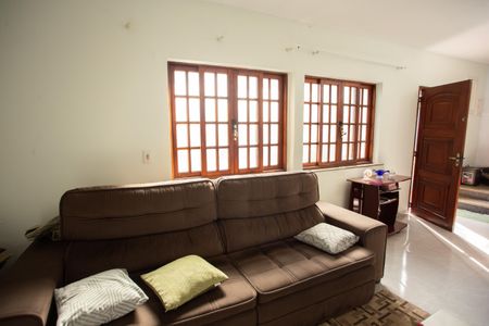 Casa à venda com 200m², 3 quartos e 2 vagas Casa à venda com 200m², 3 quartos e 2 vagasSala de TV