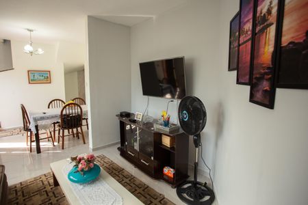 Casa à venda com 200m², 3 quartos e 2 vagas Casa à venda com 200m², 3 quartos e 2 vagasSala de TV