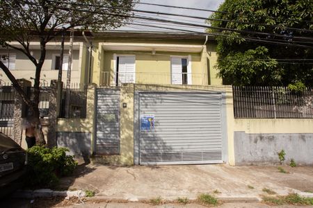 Casa à venda com 200m², 3 quartos e 2 vagas Casa à venda com 200m², 3 quartos e 2 vagasFACHADA