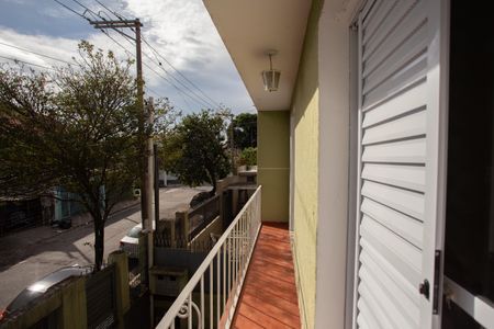 Casa à venda com 200m², 3 quartos e 2 vagas Casa à venda com 200m², 3 quartos e 2 vagasVaranda