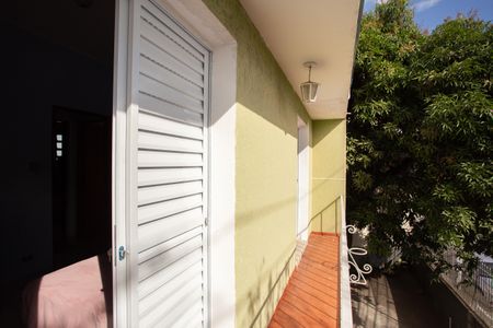 Casa à venda com 200m², 3 quartos e 2 vagas Casa à venda com 200m², 3 quartos e 2 vagasVaranda