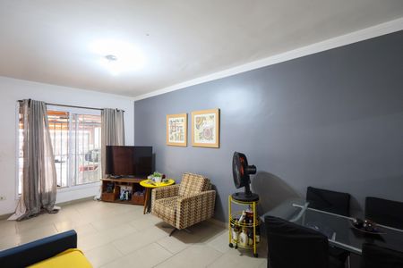 Casa à venda com 139m², 3 quartos e 2 vagas Casa à venda com 139m², 3 quartos e 2 vagasSala