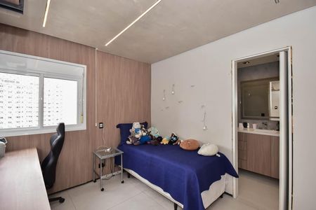 Apartamento à venda com 213m², 3 quartos e 4 vagasSuíte 2