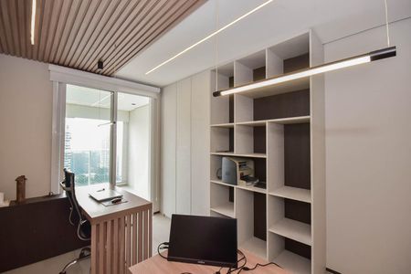 Apartamento à venda com 213m², 3 quartos e 4 vagasEscritório