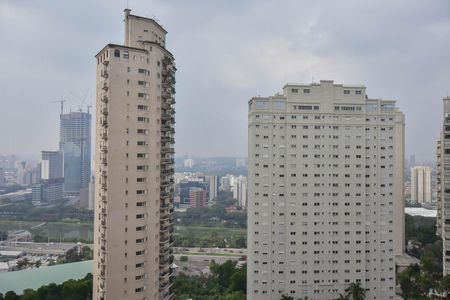 Apartamento à venda com 213m², 3 quartos e 4 vagasVista da Suíte 1