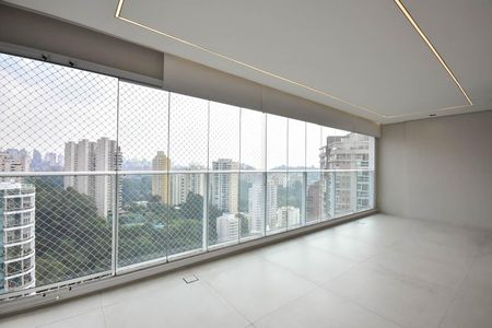 Apartamento à venda com 213m², 3 quartos e 4 vagasVaranda 1