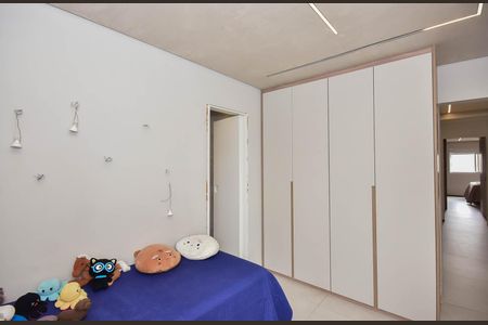 Apartamento à venda com 213m², 3 quartos e 4 vagasSuíte 2