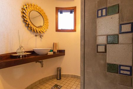 Casa de condomínio à venda com 447m², 4 quartos e 5 vagas Casa de condomínio à venda com 447m², 4 quartos e 5 vagasLavabo