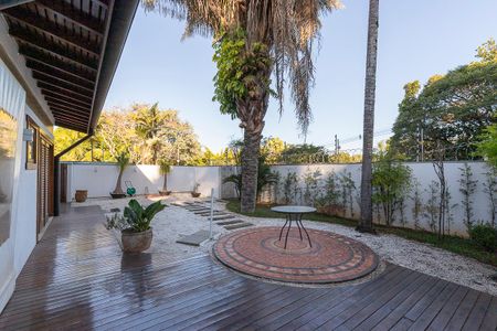 Casa de condomínio à venda com 447m², 4 quartos e 5 vagas Casa de condomínio à venda com 447m², 4 quartos e 5 vagasJardim do espaço gourmet