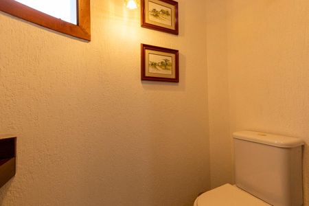 Casa de condomínio à venda com 447m², 4 quartos e 5 vagas Casa de condomínio à venda com 447m², 4 quartos e 5 vagasLavabo