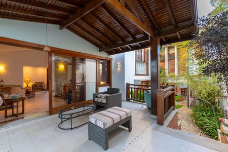 Casa de condomínio à venda com 447m², 4 quartos e 5 vagas Casa de condomínio à venda com 447m², 4 quartos e 5 vagasJardim