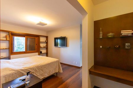 Casa de condomínio à venda com 447m², 4 quartos e 5 vagas Casa de condomínio à venda com 447m², 4 quartos e 5 vagasQuarto da suíte 1