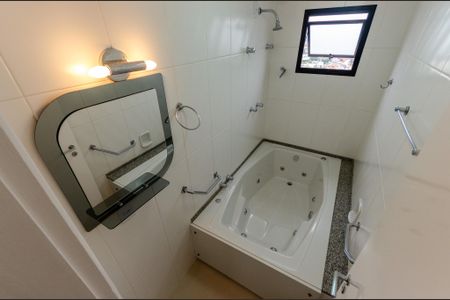 Apartamento para alugar com 103m², 2 quartos e 2 vagasSuíte - Banheiro