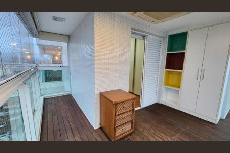 Apartamento para alugar com 201m², 4 quartos e 5 vagasVaranda