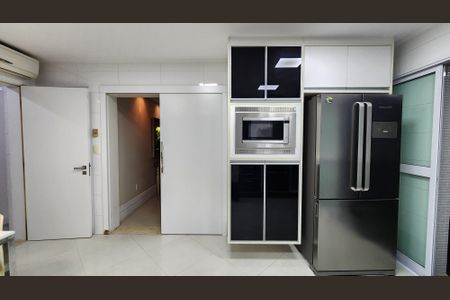 Apartamento para alugar com 201m², 4 quartos e 5 vagasDetalhe da cozinha