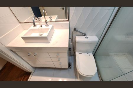 Apartamento para alugar com 201m², 4 quartos e 5 vagasDetalhe do Banheiro da Suite