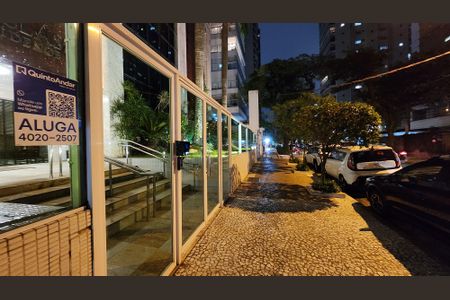 Apartamento para alugar com 201m², 4 quartos e 5 vagasVista da Rua