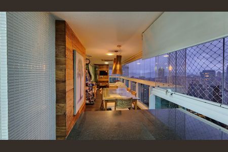 Apartamento para alugar com 201m², 4 quartos e 5 vagasVaranda gourmet