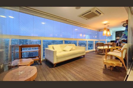 Apartamento para alugar com 201m², 4 quartos e 5 vagasVaranda gourmet