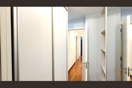 Apartamento para alugar com 201m², 4 quartos e 5 vagasCloset da Suíte