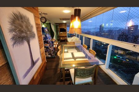 Apartamento para alugar com 201m², 4 quartos e 5 vagasVaranda gourme churrasqueira