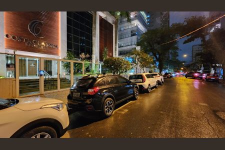 Apartamento para alugar com 201m², 4 quartos e 5 vagasVista da Rua