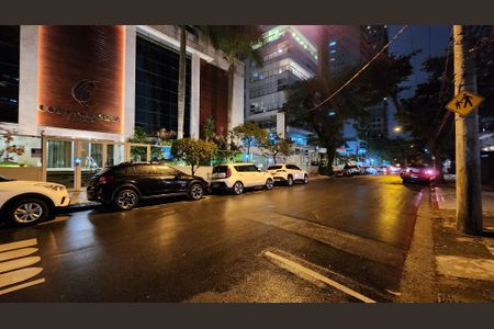 Apartamento para alugar com 201m², 4 quartos e 5 vagasVista da Rua