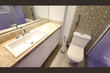 Apartamento para alugar com 201m², 4 quartos e 5 vagasDetalhe do Banheiro da Suite