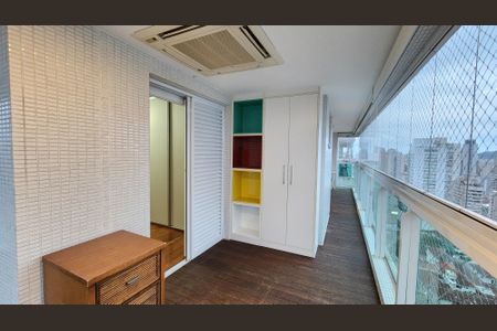 Apartamento para alugar com 201m², 4 quartos e 5 vagasVaranda