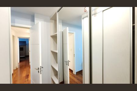 Apartamento para alugar com 201m², 4 quartos e 5 vagasCloset da Suíte