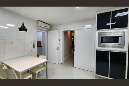 Apartamento para alugar com 201m², 4 quartos e 5 vagasCozinha