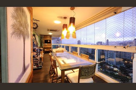 Apartamento para alugar com 201m², 4 quartos e 5 vagasVaranda gourmet