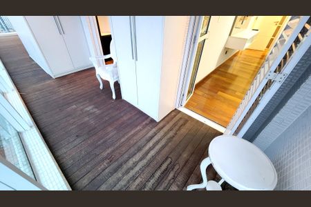 Apartamento para alugar com 201m², 4 quartos e 5 vagasVaranda