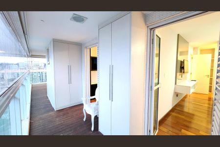 Apartamento para alugar com 201m², 4 quartos e 5 vagasVaranda