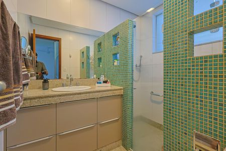 Casa à venda com 292m², 4 quartos e 4 vagasBanheiro da Suíte